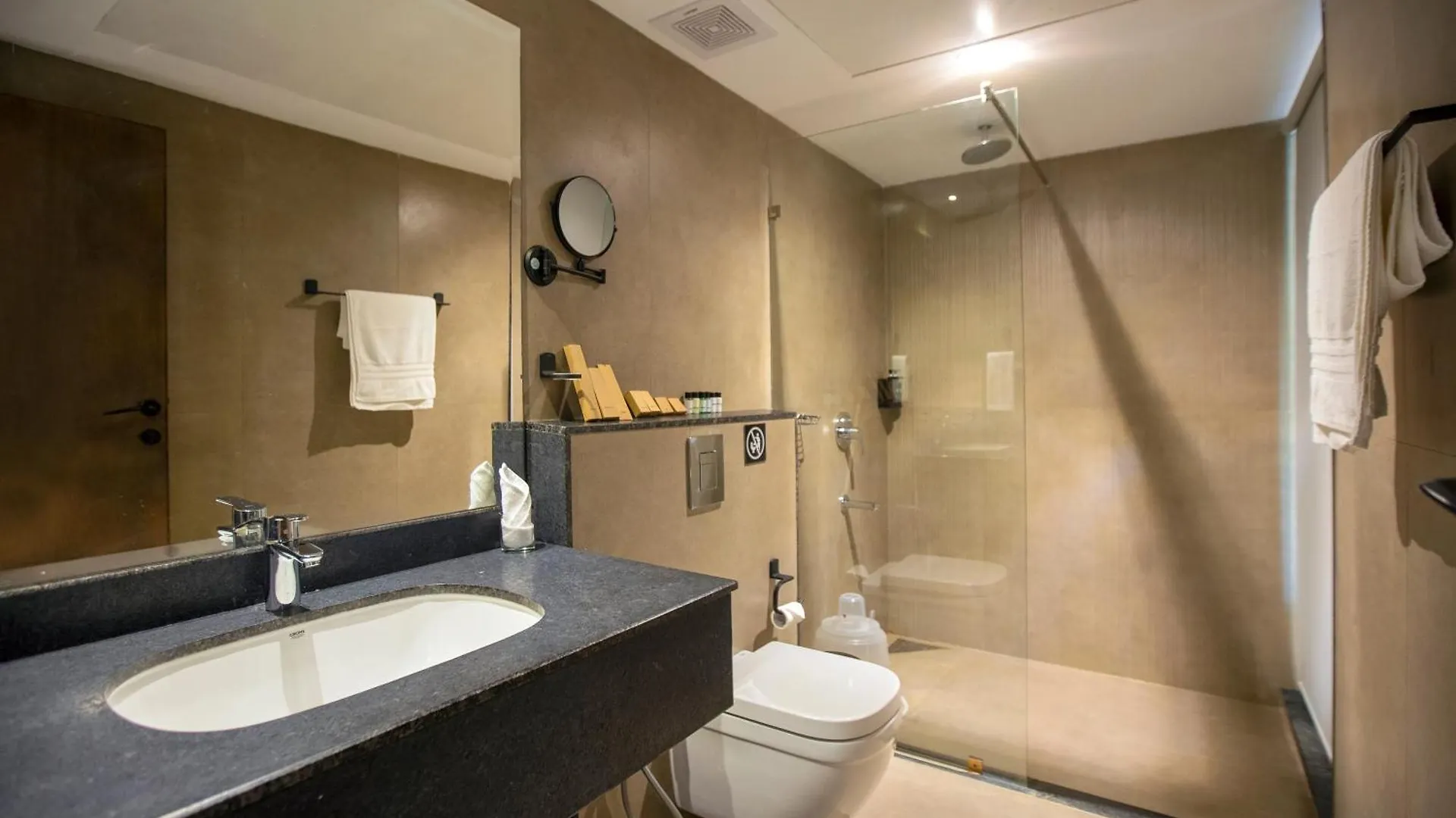 ***** Hotel Vbrings Oak Village Munnar India